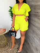 Set aus Top und Shorts mit V-Ausschnitt und Rüschen – Ausverkauf